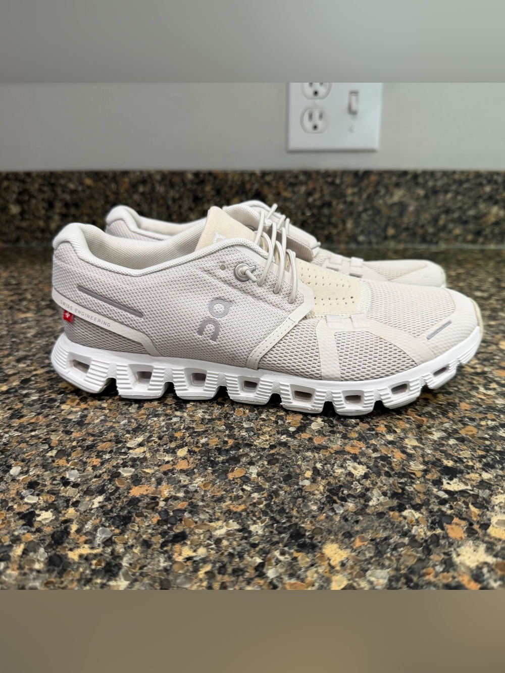On Running Cloudswift Lightweight Sneakers - Off-White 6.5 ladies